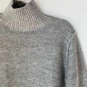 ELODIE‎ gray cropped turtleneck small sweater